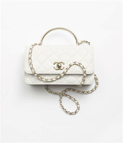 bolso chanel con perlas|Bolso mini con solapa, Piel de cordero brillante, perlas  .